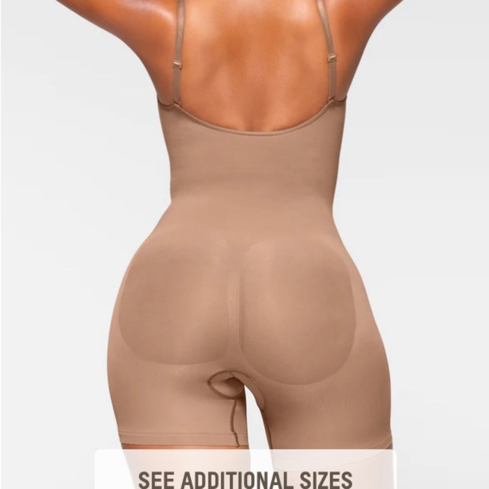 SKIMS Seamless Sculpt Mid Thigh Bodysuit - Picture 2 of 3